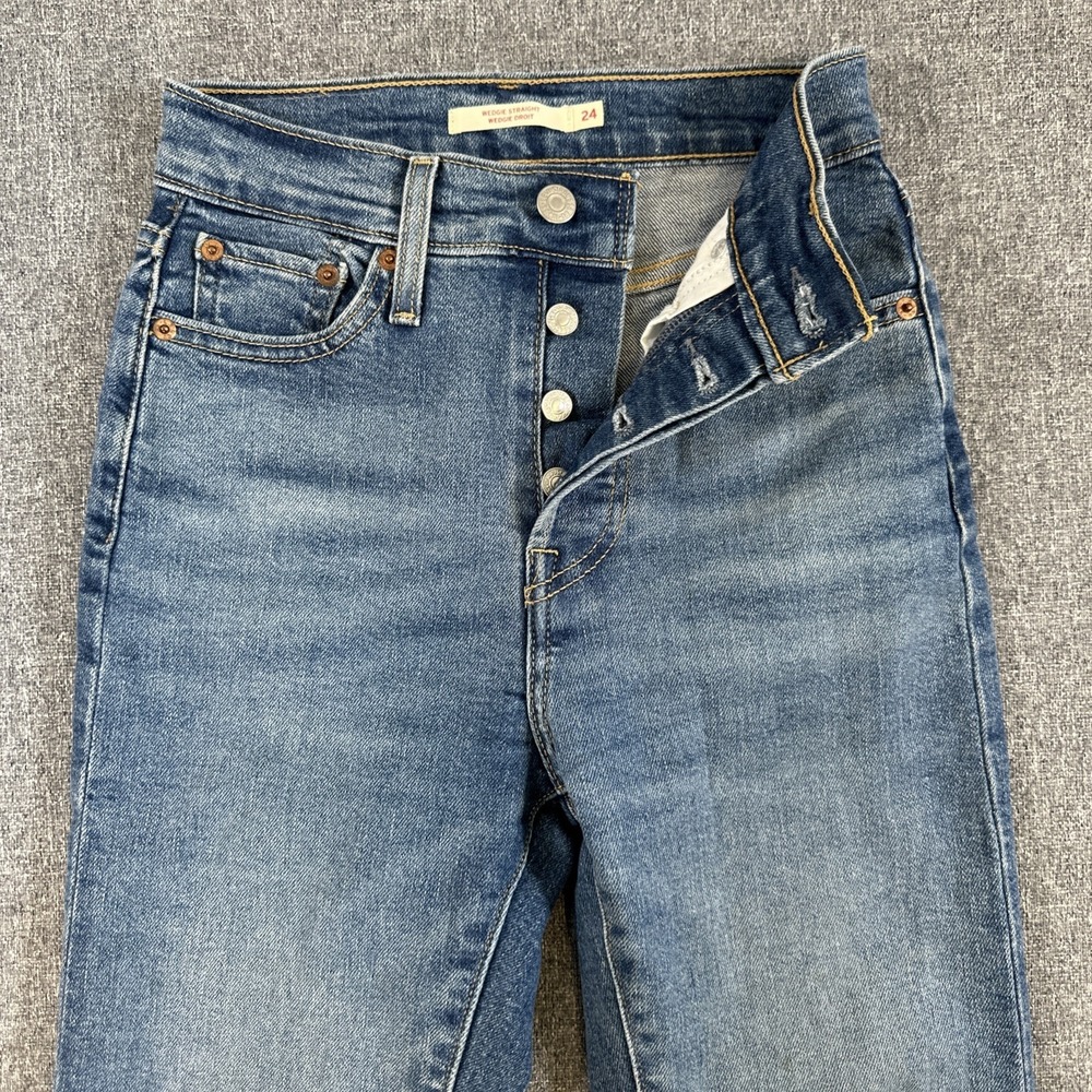 Levi's Wedgie Straight Jeans Women's Size 24 Medium Wash Button Fly Denim Iconic